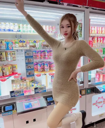 Eva photo 1, asian, athletic, blonde hair, 165 cm, 55 kg, Medium bust, Hong Kong