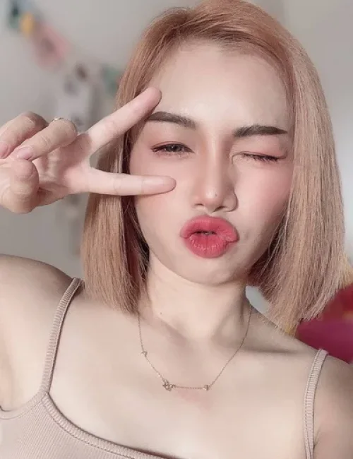 Mila photo 4, asian, petite, auburn hair, 153 cm, 43 kg, Medium bust, Hong Kong