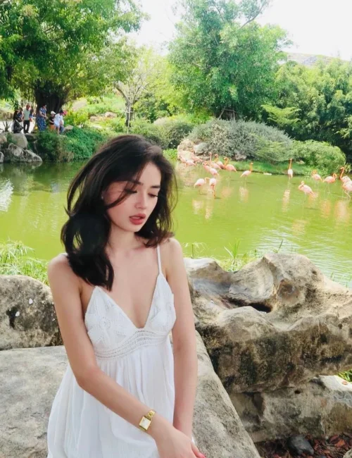 Vera photo 3, european, slim, black hair, 171 cm, 55 kg, Medium bust, Hong Kong