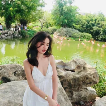 Vera photo 3, european, slim, black hair, 171 cm, 55 kg, Medium bust, Hong Kong