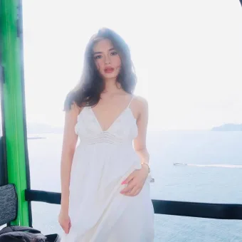 Vera photo 4, european, slim, black hair, 171 cm, 55 kg, Medium bust, Hong Kong