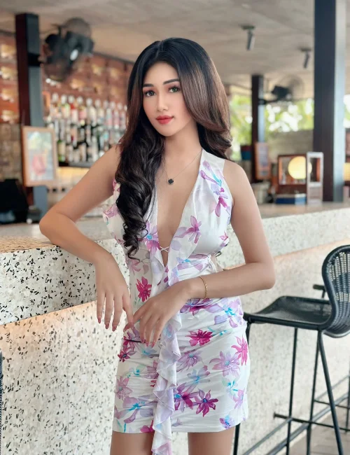 Lina photo 2, asian, slim, black hair, 165 cm, 45 kg, Medium bust, Hong Kong