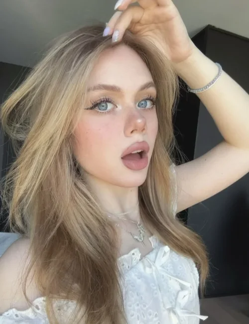 Mira photo 3, european, athletic, blonde hair, 167 cm, 55 kg, Medium bust, Hong Kong