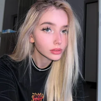 Eva photo 5, european, slim, blonde hair, 170 cm, 50 kg, Medium bust, Hong Kong