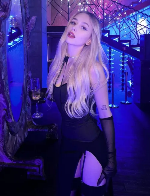 Eva photo 9, european, slim, blonde hair, 170 cm, 50 kg, Medium bust, Hong Kong