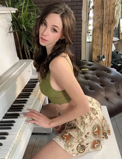Sofia photo 7, european, average, brunette, 160 cm, 58 kg, Medium bust, Hong Kong