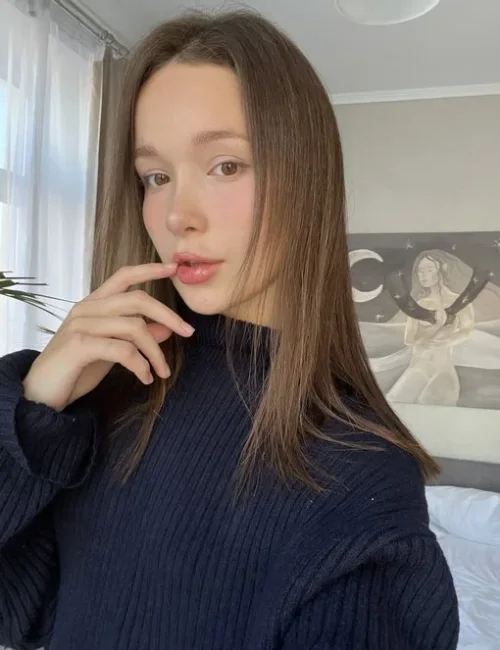 Mira photo 3, european, petite, brunette, 150 cm, 36 kg, Medium bust, Hong Kong