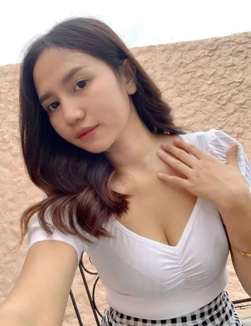 Mila photo 2, asian, petite, brunette, 155 cm, 55 kg, Medium bust, Hong Kong