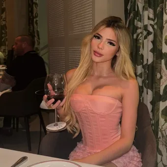Mira photo 2, european, slim, blonde hair, 170 cm, 54 kg, Large bust, Hong Kong