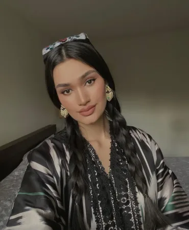 Ariana photo 1, indian, slim, black hair, 171 cm, 55 kg, Medium bust, Hong Kong