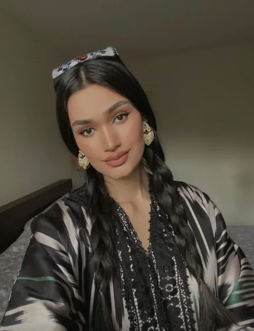 Ariana photo 1, indian, slim, black hair, 171 cm, 55 kg, Medium bust, Hong Kong