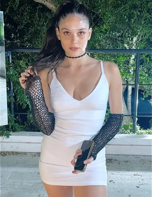 Ariana photo 4, european, slim, brunette, 168 cm, 53 kg, Medium bust, Hong Kong