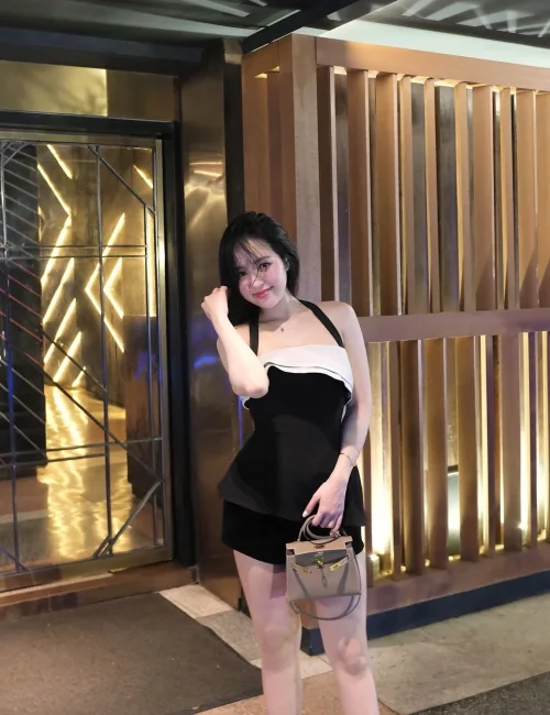 Nika photo 5, asian, slim, black hair, 168 cm, 50 kg, Small bust, Hong Kong