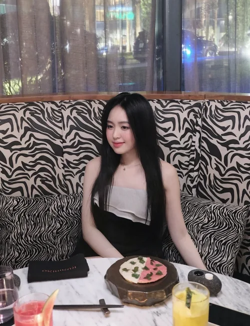 Nika photo 6, asian, slim, black hair, 168 cm, 50 kg, Small bust, Hong Kong