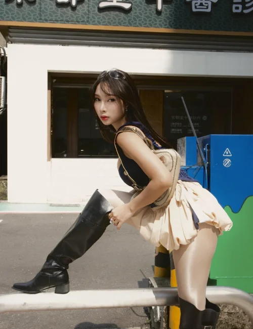 Vera photo 8, asian, slim, black hair, 166 cm, 50 kg, Medium bust, Hong Kong