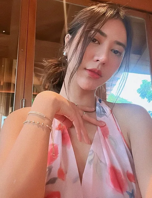 Ariana photo 2, asian, slim, brunette, 165 cm, 51 kg, Medium bust, Hong Kong