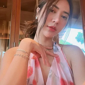 Ariana photo 2, asian, slim, brunette, 165 cm, 51 kg, Medium bust, Hong Kong