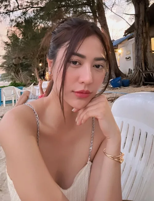 Ariana photo 4, asian, slim, brunette, 165 cm, 51 kg, Medium bust, Hong Kong