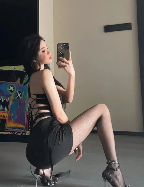 Sofia photo 4, asian, slim, black hair, 169 cm, 49 kg, Medium bust, Hong Kong