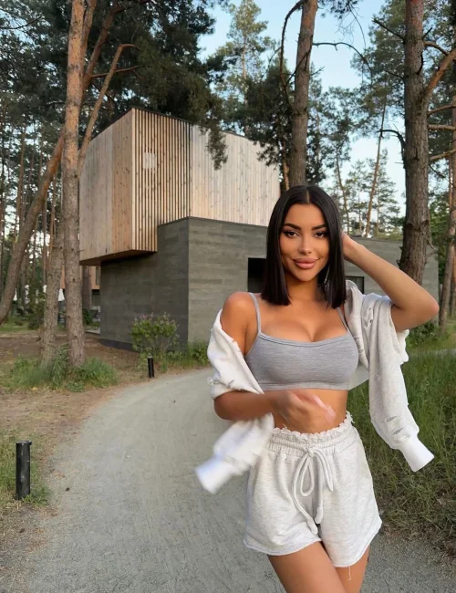 Ariana photo 6, middle eastern, slim, black hair, 175 cm, 53 kg, Large bust, Hong Kong