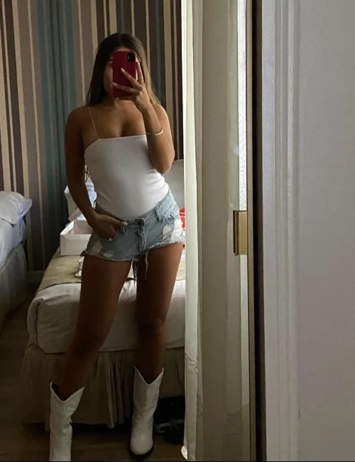 Mila photo 2, middle eastern, athletic, brunette, 162 cm, 52 kg, Large bust, Hong Kong