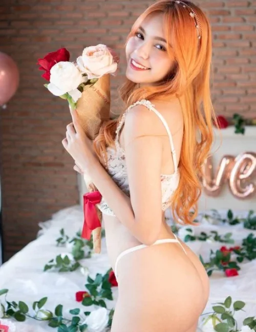 Ariana photo 2, asian, petite, auburn hair, 157 cm, 53 kg, Medium bust, Hong Kong