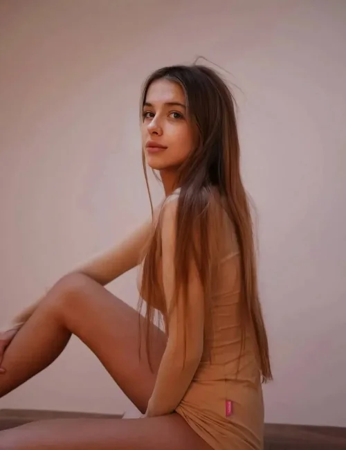 Eva photo 2, european, athletic, brunette, 167 cm, 53 kg, Medium bust, Hong Kong