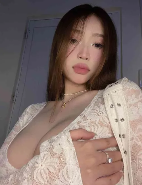 Lina photo 4, asian, slim, brunette, 165 cm, 48 kg, Large bust, Hong Kong