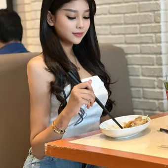 Vera photo 5, asian, slim, black hair, 172 cm, 45 kg, Medium bust, Hong Kong