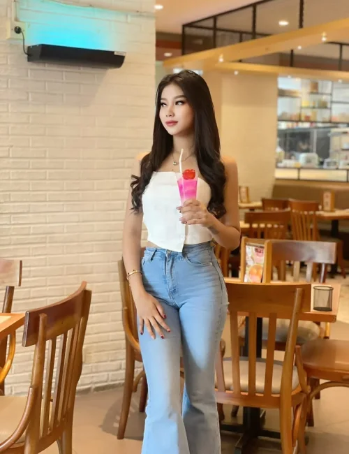 Vera photo 7, asian, slim, black hair, 172 cm, 45 kg, Medium bust, Hong Kong