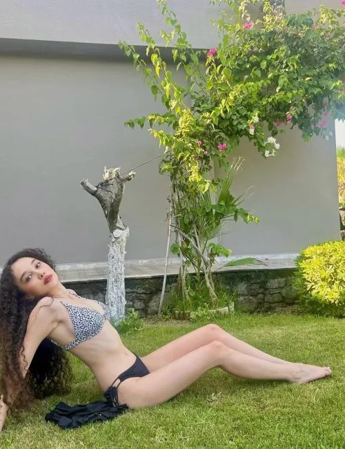Ariana photo 2, european, slim, brunette, 169 cm, 54 kg, Medium bust, Hong Kong