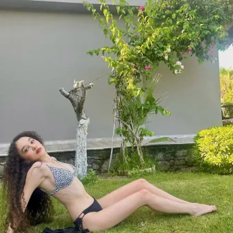 Ariana photo 2, european, slim, brunette, 169 cm, 54 kg, Medium bust, Hong Kong