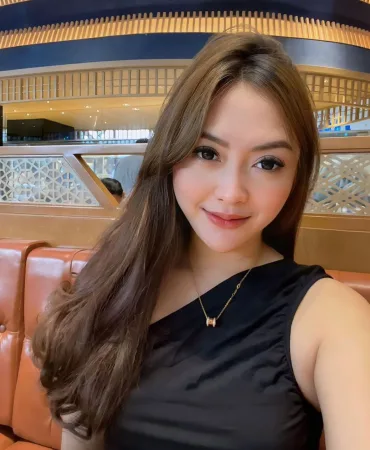 Ariana photo 1, asian, slim, brunette, 165 cm, 49 kg, Medium bust, Hong Kong