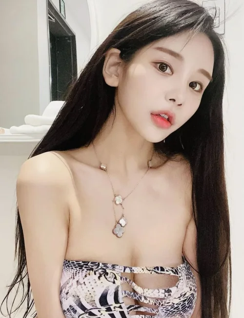 Sofia photo 3, asian, slim, black hair, 169 cm, 50 kg, Large bust, Hong Kong