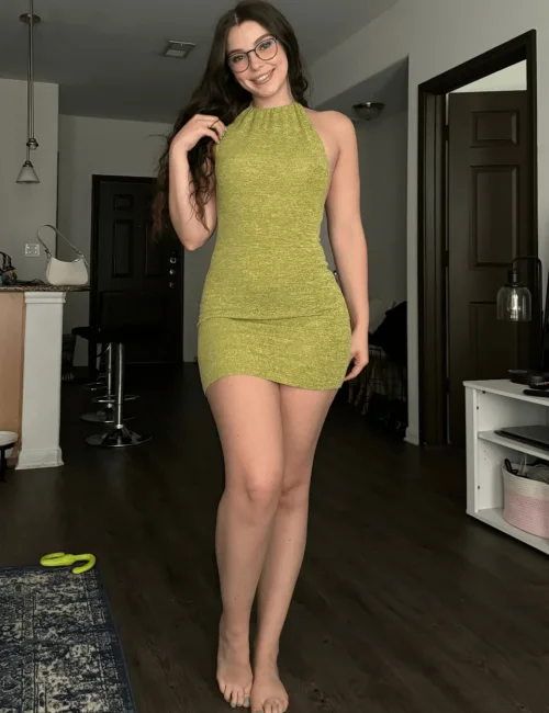 Ariana photo 3, european, average, brunette, 174 cm, 75 kg, Medium bust, Hong Kong