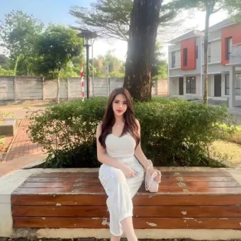 Ariana photo 2, asian, slim, brunette, 164 cm, 49 kg, Large bust, Hong Kong