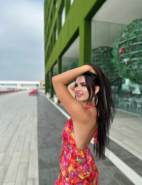 Vera photo 1, european, average, black hair, 166 cm, 62 kg, Small bust, Hong Kong