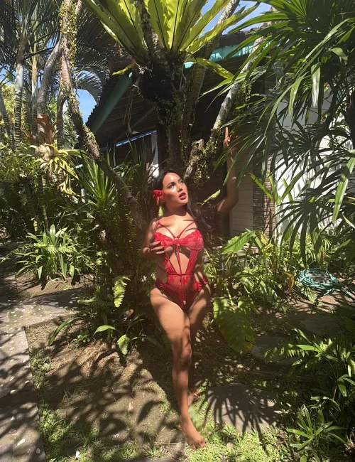 Ariana photo 1, asian, petite, black hair, 157 cm, 50 kg, Large bust, Hong Kong
