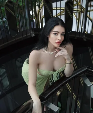 Mira photo 1, latino, slim, black hair, 168 cm, 50 kg, Large bust, Hong Kong