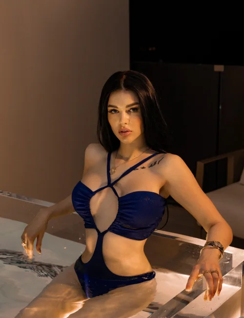 Mira photo 5, latino, slim, black hair, 168 cm, 50 kg, Large bust, Hong Kong