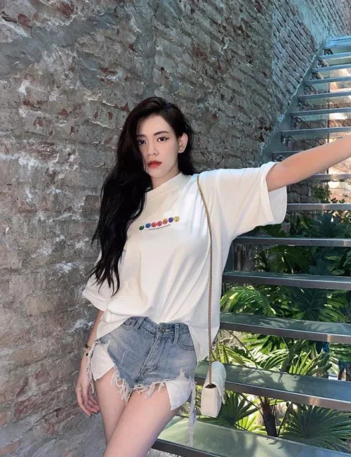 Lina photo 2, asian, athletic, black hair, 163 cm, 52 kg, Small bust, Hong Kong