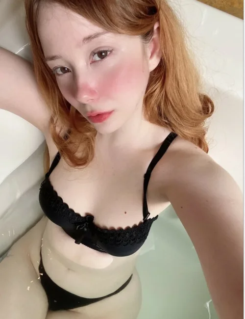 Mila photo 4, asian, slim, brunette, 167 cm, 50 kg, Large bust, Hong Kong