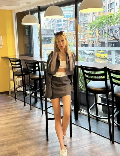 Lina photo 3, asian, slim, brunette, 160 cm, 42 kg, Small bust, Hong Kong
