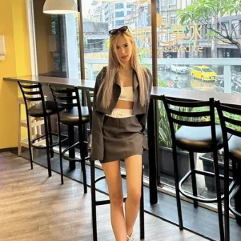 Lina photo 3, asian, slim, brunette, 160 cm, 42 kg, Small bust, Hong Kong