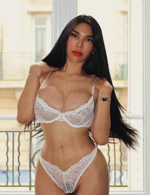 Lina photo 1, asian, average, black hair, 165 cm, 60 kg, Large bust, Hong Kong
