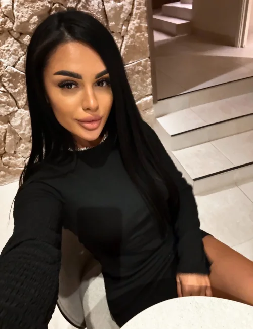 Sofia photo 1, european, athletic, black hair, 172 cm, 57 kg, Medium bust, Hong Kong