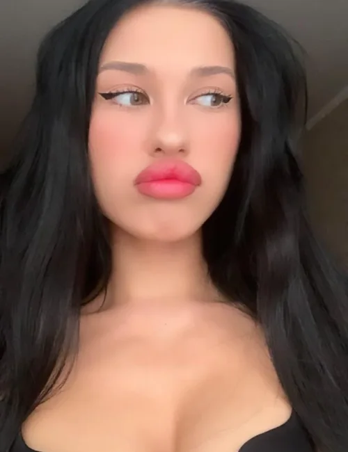 Sofia photo 2, middle eastern, average, black hair, 169 cm, 65 kg, Medium bust, Hong Kong