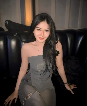 Mila photo 1, asian, athletic, black hair, 170 cm, 60 kg, Medium bust, Hong Kong