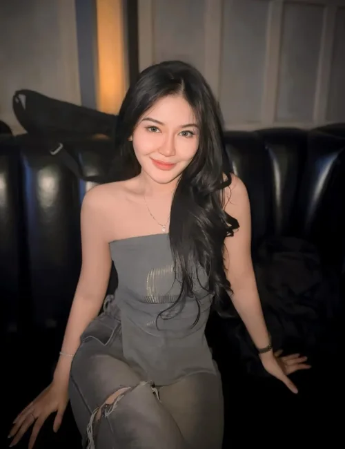 Mila photo 1, asian, athletic, black hair, 170 cm, 60 kg, Medium bust, Hong Kong