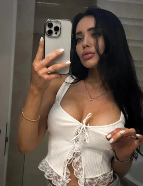 Mira photo 7, european, slim, black hair, 175 cm, 52 kg, Large bust, Hong Kong